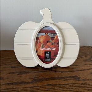 THOMASVILLE FALL/HALLOWEEN WHITE PUMPKIN PICTURE FRAME NEW